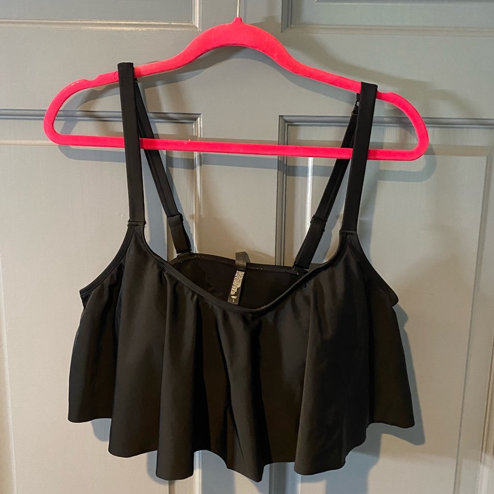 Women’s 16 Black Wireless Flounce Swim Top